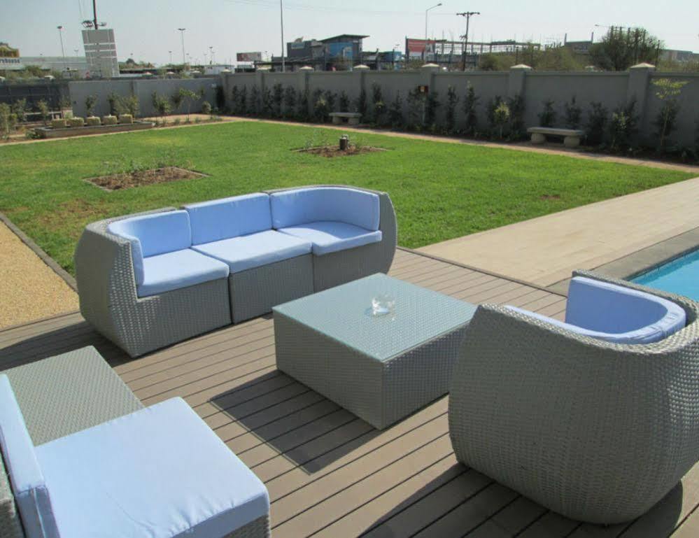 Aquarian Tide Hotel Gaborone Zewnętrze zdjęcie